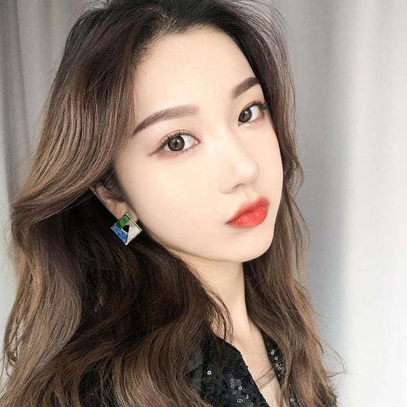 ❤️️NEW UNIQUE Square Handmade Stud Earrings 3 - Picture 2 of 3